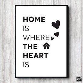 plakat med teksten home is where the heart is